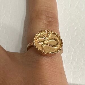 Brand new costume jewelry. Ring size approx 6.